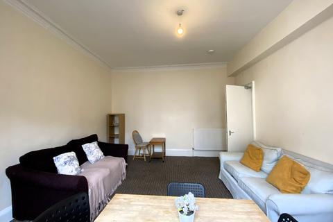 5 bedroom flat to rent, Brighton Street, Old Town, Edinburgh, EH1