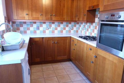 2 bedroom semi-detached house to rent, Kenwood Avenue