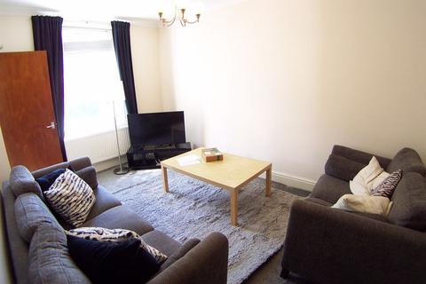 3 bedroom terraced house to rent, Cross Chapel Street, Leeds