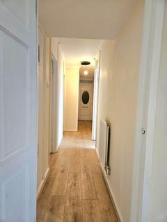 3 bedroom flat to rent, Cowbridge Lane, Barking, IG11