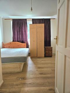 3 bedroom flat to rent, Cowbridge Lane, Barking, IG11