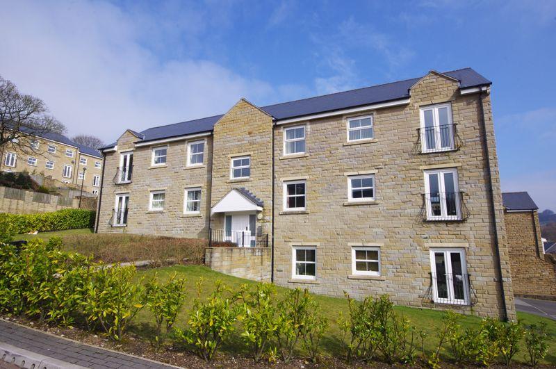 7 Derwent Court, Ripponden HX6 4JE 2 bed apartment £600 pcm (£138 pw)