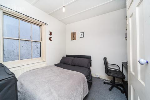 2 bedroom flat to rent, Queen Square, Brighton, BN1