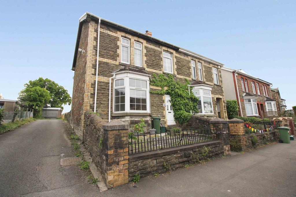 Llantrisant Road, Pontyclun CF72 9DQ 2 bed apartment £525 pcm (£121 pw)