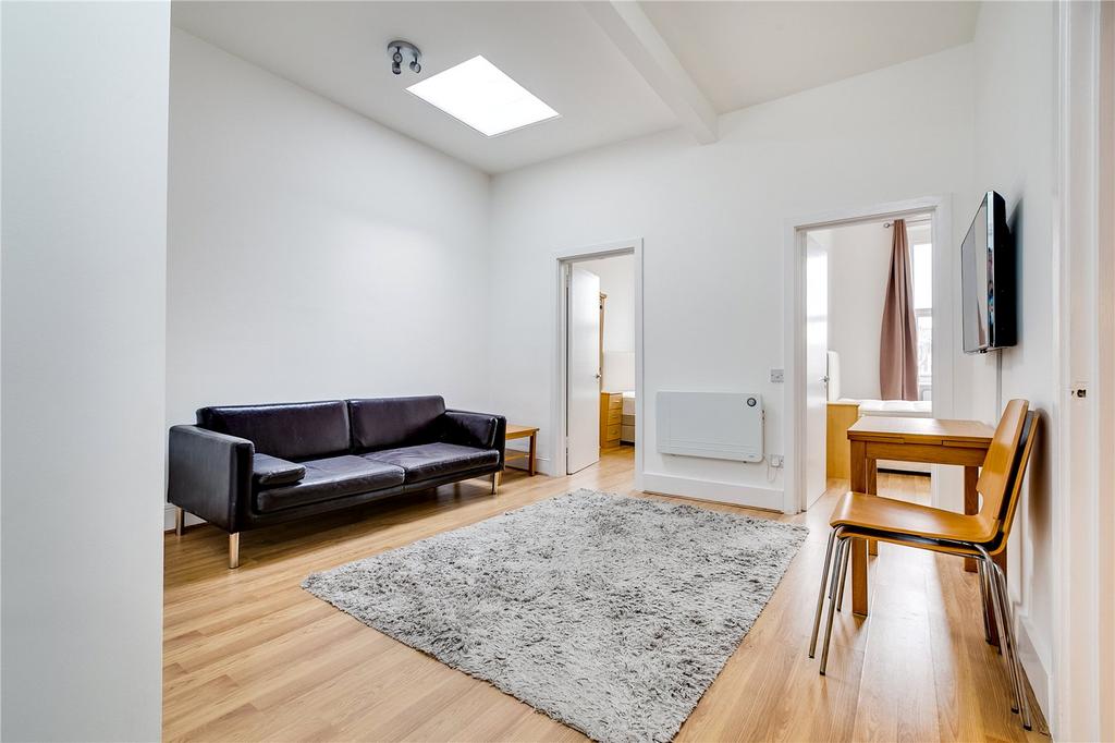 Earls Court Road, Earls Court, London 2 bed flat to rent £2,750 pcm (£635 pw)