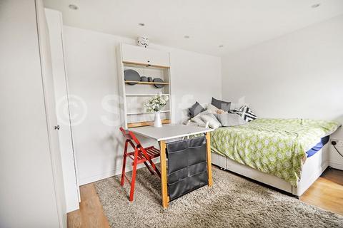 House share to rent, Junction Road, London, N19