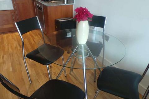 2 bedroom apartment to rent, Isaac Way, Manchester M4