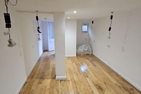 2 bedroom apartment to rent, East Bank, Stamford Hill London, N16