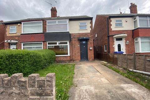 3 bedroom semi-detached house to rent, Wivelsfield Road, Doncaster