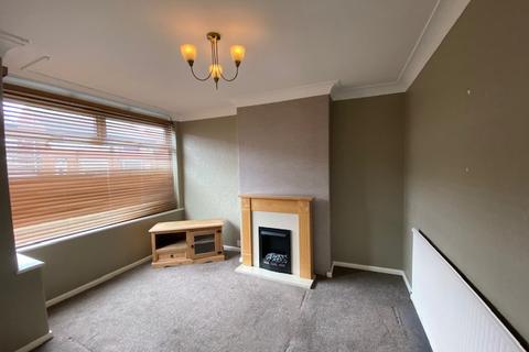 3 bedroom semi-detached house to rent, Wivelsfield Road, Doncaster
