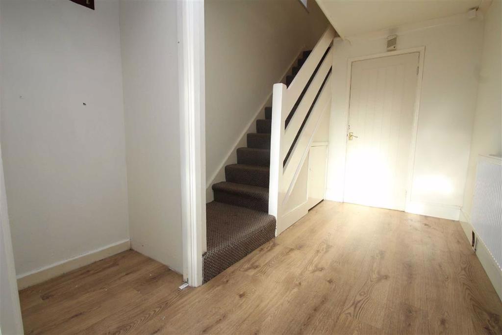 Gawsworth Close, Timperley, Altrincham 3 bed semidetached house £925