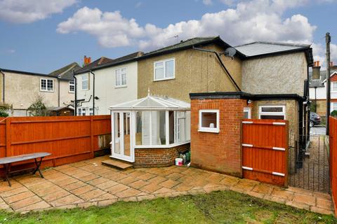 1 bedroom semi-detached house to rent, Middle Lane, Epsom