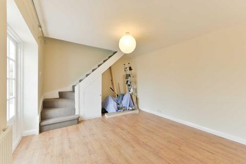 1 bedroom semi-detached house to rent, Middle Lane, Epsom