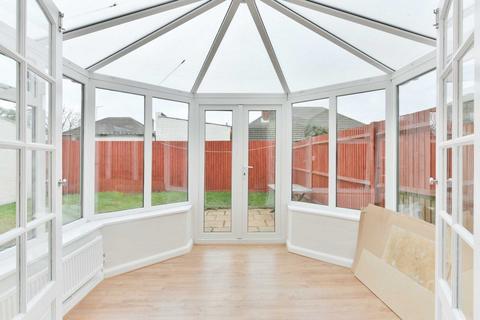 1 bedroom semi-detached house to rent, Middle Lane, Epsom