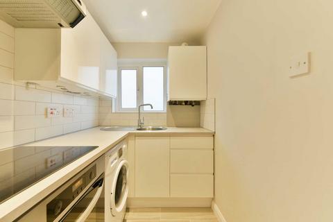 1 bedroom semi-detached house to rent, Middle Lane, Epsom
