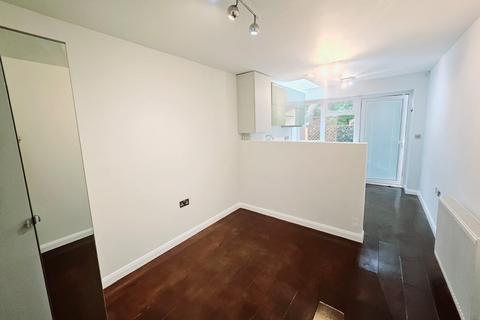 Studio to rent, Brookside Road, Golders Green, NW11