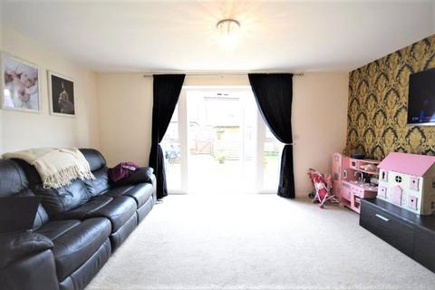 3 bedroom end of terrace house to rent, Windsor Crescent, Wokingham, Berkshire, RG40