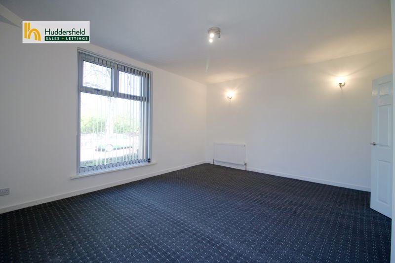 Dudley Road, Huddersfield 3 bed terraced house £650 pcm (£150 pw)