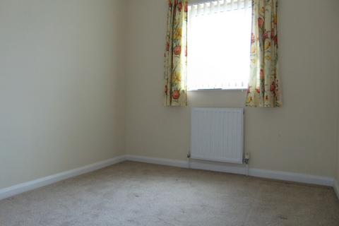 2 bedroom flat to rent, St Lukes Court