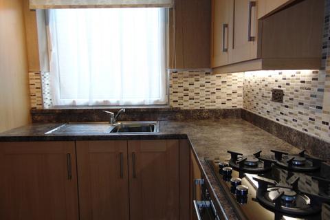 2 bedroom flat to rent, St Lukes Court