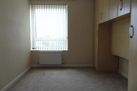 2 bedroom flat to rent, St Lukes Court