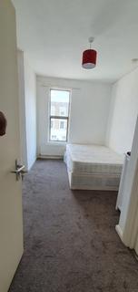 1 bedroom in a house share to rent - Queensdale Road, London  W11