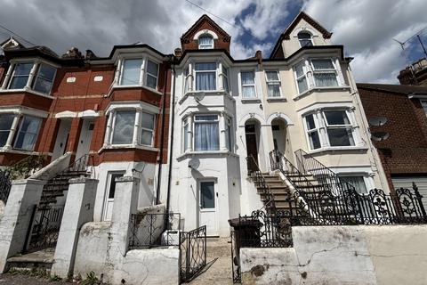 6 bedroom terraced house to rent, Rochester Street, Chatham, ME4