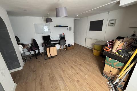 6 bedroom terraced house to rent, Rochester Street, Chatham, ME4