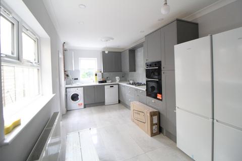 6 bedroom terraced house to rent, Rochester Street, Chatham, ME4
