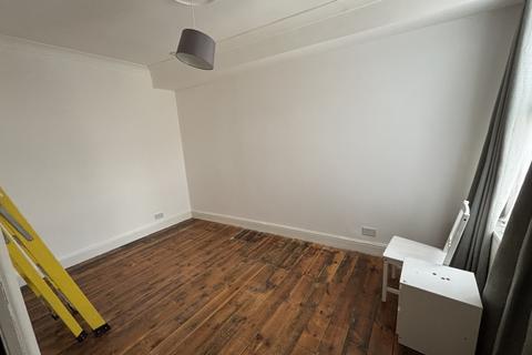 6 bedroom terraced house to rent, Rochester Street, Chatham, ME4