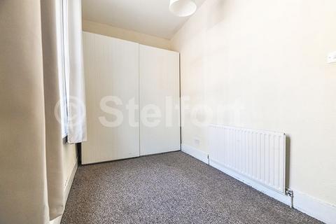 1 bedroom flat to rent, Stoke Newington High Street, London, N16