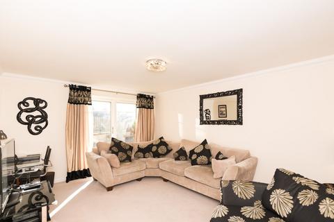 2 bedroom flat to rent, Broomhill Road, Aberdeen, AB10