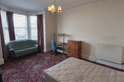 3 bedroom flat to rent - Dundee Terrace, Polwarth, Edinburgh, EH11