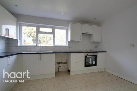 3 bedroom terraced house to rent, Rainham Road South, Dagenham