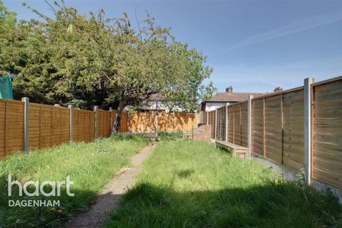 3 bedroom terraced house to rent, Rainham Road South, Dagenham