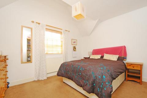 2 bedroom cottage to rent, Hampton Hill,  Hampton,  TW12