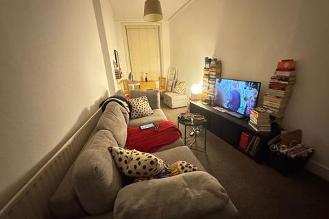 1 bedroom flat to rent, 200 Stoke Newington High Street, London N16