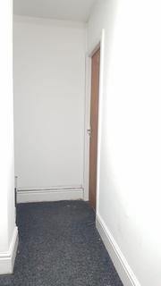 2 bedroom flat to rent, Baleratt St Flat 2, M19