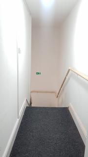 2 bedroom flat to rent, Baleratt St Flat 2, M19