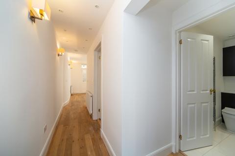 2 bedroom flat to rent, Cumberland Street, New Town, Edinburgh, EH3