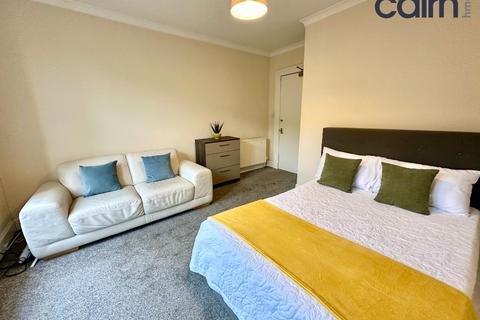 3 bedroom flat to rent, Dowanhill Street, Hyndland, Glasgow, G11