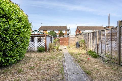 2 bedroom terraced house to rent, Meadowcroft,  Aylesbury,  HP19