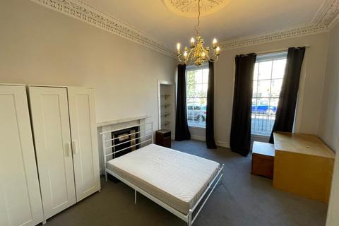 4 bedroom flat to rent - St Patrick Square, Newington, Edinburgh, EH8