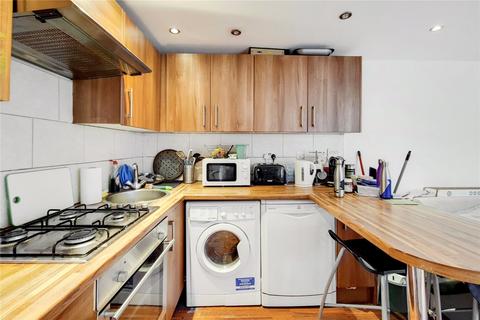 3 bedroom flat to rent, Alderbrook Road, London