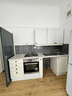 Studio to rent, Denzil Ave