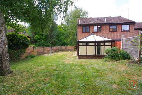 2 bedroom semi-detached house to rent - Brookside Close, Colchester, Essex, CO2