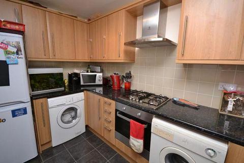 2 bedroom flat to rent, Springfield Close, North Finchley, London, N12 7NT