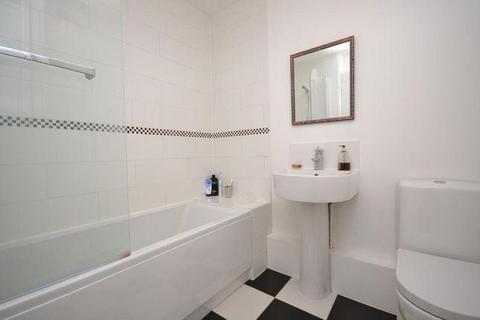 2 bedroom flat to rent, Springfield Close, North Finchley, London, N12 7NT