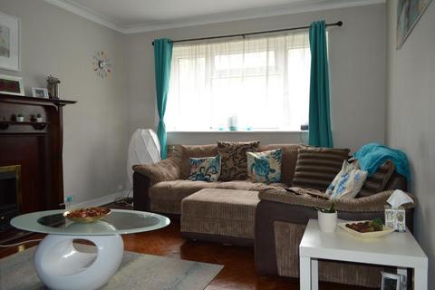 2 bedroom maisonette to rent, Friern Park, North Finchley, London, N12 9DP