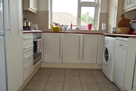 2 bedroom maisonette to rent, Friern Park, North Finchley, London, N12 9DP